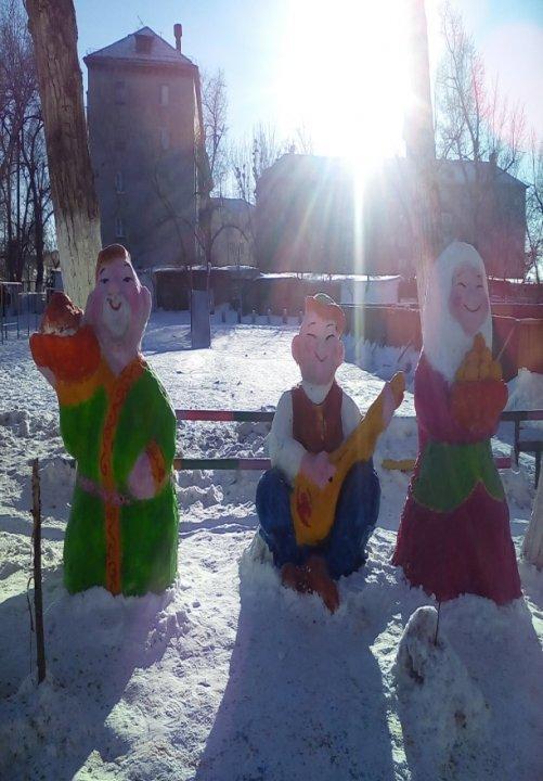  Закружился в хороводе новогодний «Снежный городок»
