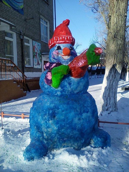  Закружился в хороводе новогодний «Снежный городок»